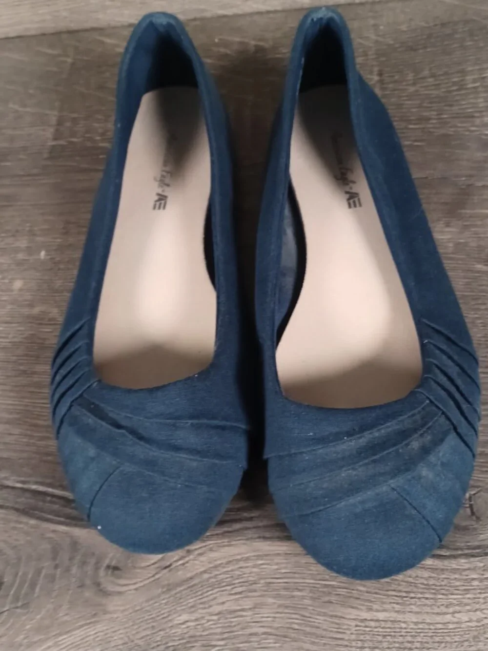 American Eagle Women's Size 7W Navy Blue Round Toe Pleated Ballet Flats